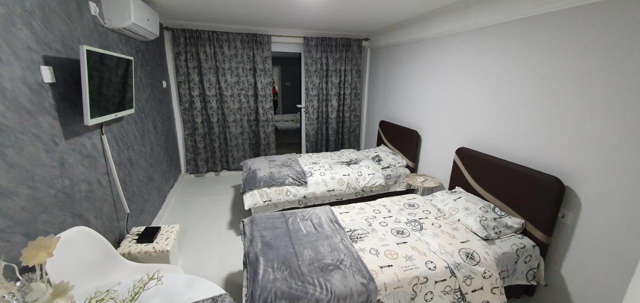 Cozzy Apartment Near The Aiport Podgorica Ngoại thất bức ảnh