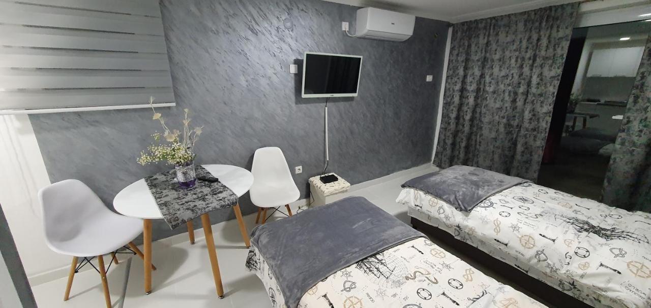 Cozzy Apartment Near The Aiport Podgorica Ngoại thất bức ảnh