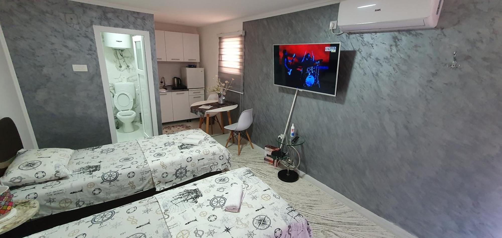 Cozzy Apartment Near The Aiport Podgorica Ngoại thất bức ảnh