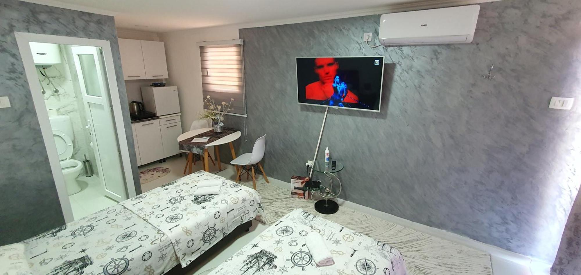 Cozzy Apartment Near The Aiport Podgorica Ngoại thất bức ảnh