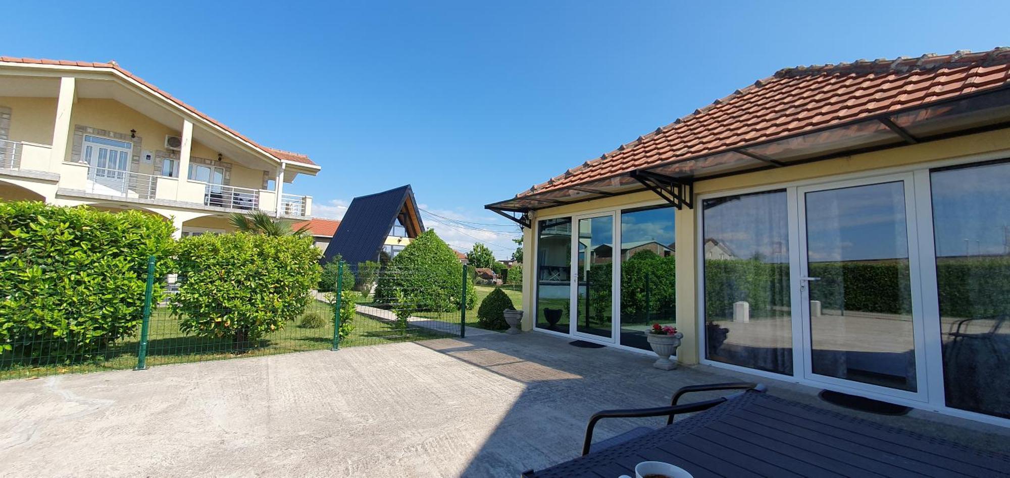 Cozzy Apartment Near The Aiport Podgorica Ngoại thất bức ảnh